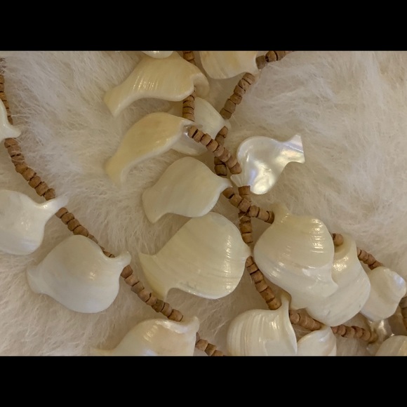 Handcrafted | Triple Strand Shell Necklace. - Picture 10 of 11